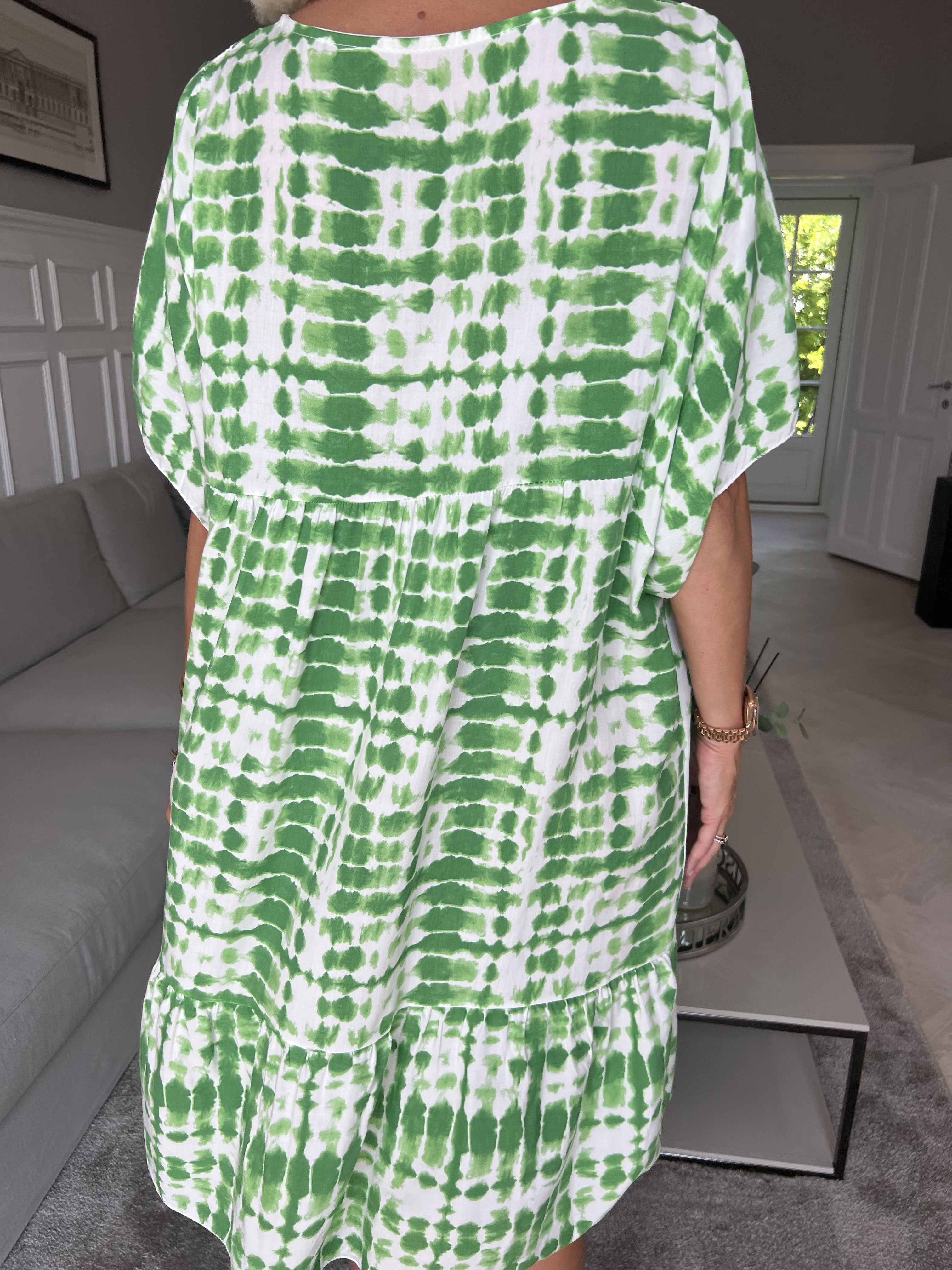 Amanza - Sød tunikakjole i viskose med batikmønster